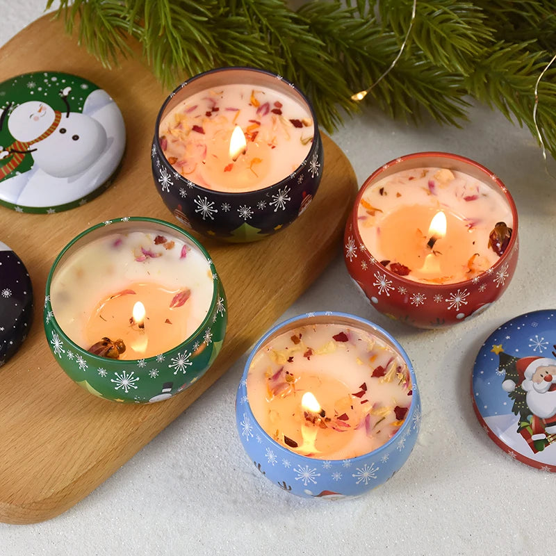 Kerze mit weihnachtlichen Motiven