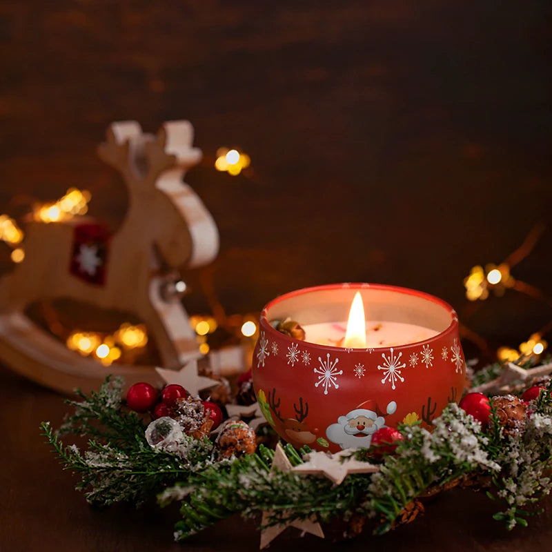 Kerze mit weihnachtlichen Motiven